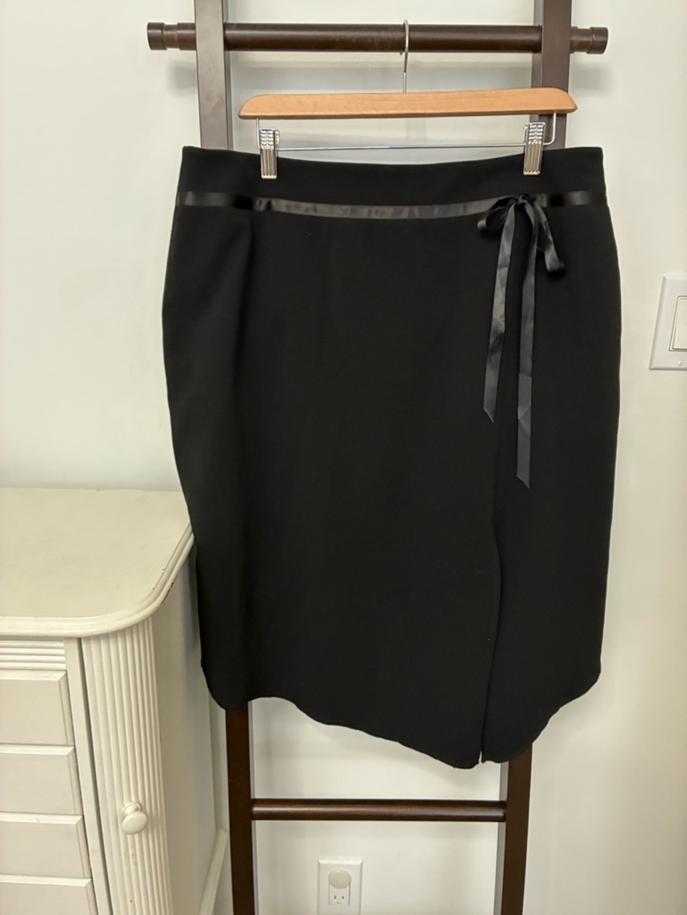 Pierre Cardin Black Skirt Satin Ribbon at waist asymmetrical hem & slit Sz 16 - Picture 10 of 10
